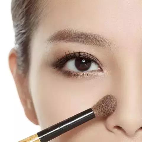 你天天化妆，你可知道化妆品什么成份导致痘痘？