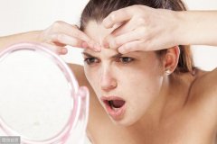 经常用手挤痘痘有哪些危害？豆尚告诉你！